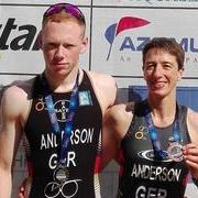 Scott und Britta Anderson mit den Medaillien der Cross Triathlon EM