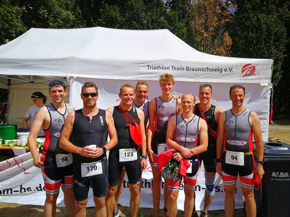 Mannschaftsfoto der Starter beim Triathlon in Braunschweig